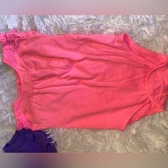 Bundle (5) 3M Baby Girl Short Sleeve Onesies, (4) Carters (1) OshKosh - Picture 4 of 6